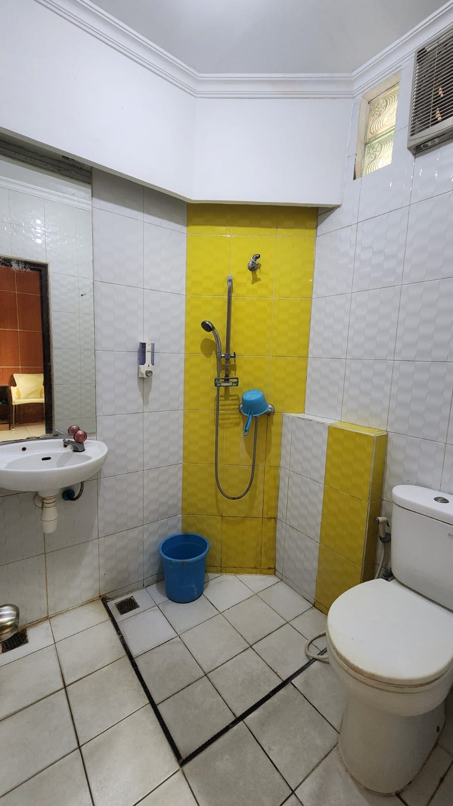 Room image 11
